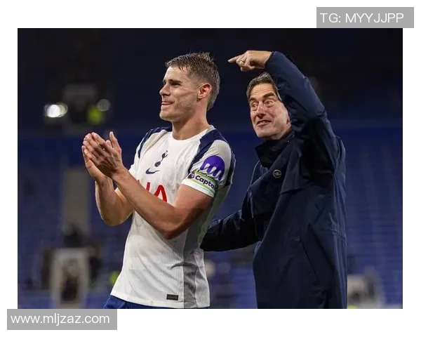 曼联盯上22岁英格兰新星！中场补强确定英超中心，热刺也参加抢夺