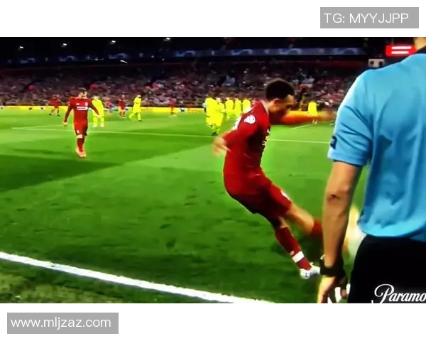 离大谱！22岁国脚发角球时拔掉角旗杆 吃黄牌后又静静将旗杆插回